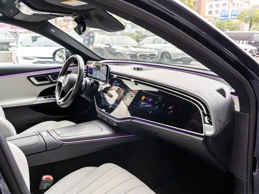 Mercedes-Benz E-Class 2023 — фото 15