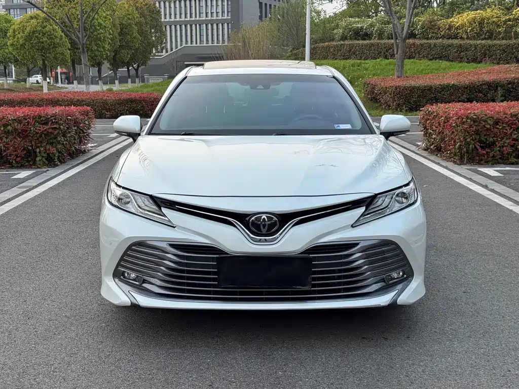 Toyota Camry 2021 — фото 2
