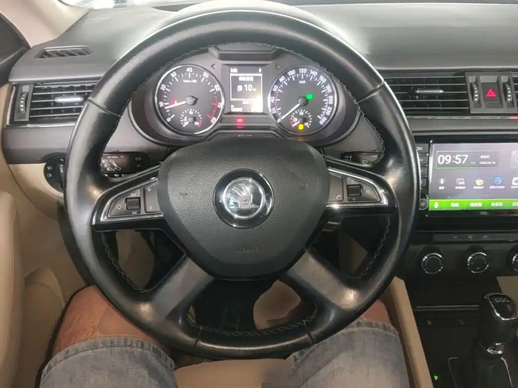 Skoda Octavia 2015 — фото 11