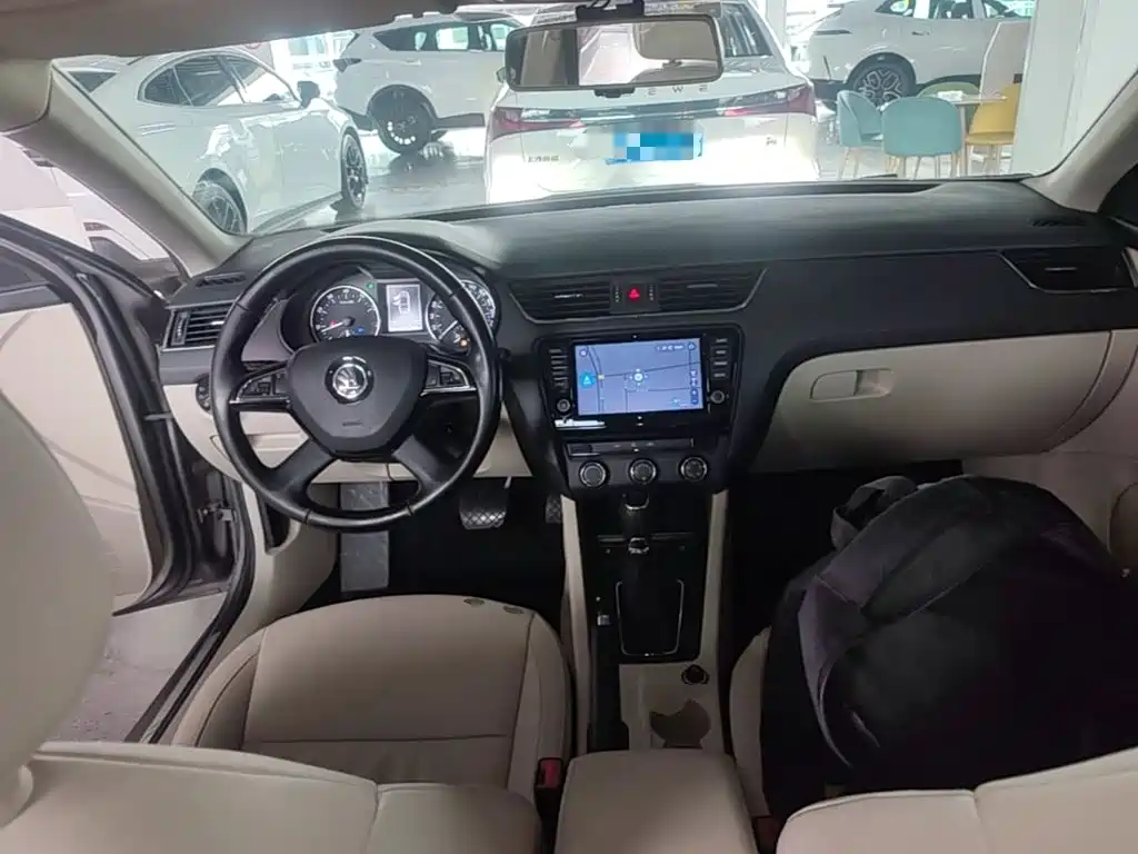 Skoda Octavia 2015 — фото 10