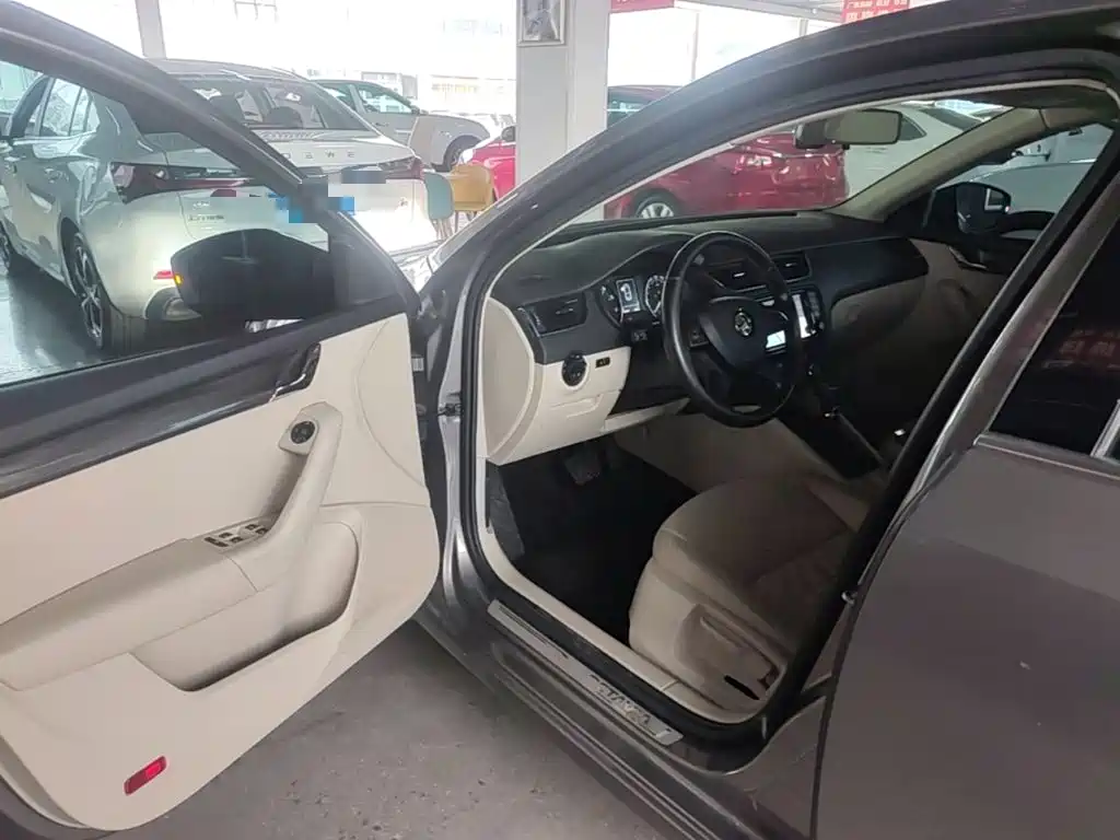 Skoda Octavia 2015 — фото 16
