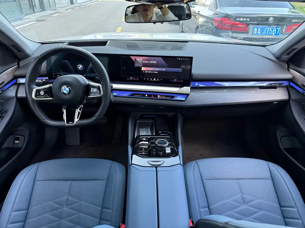 BMW 5 Series — фото 19