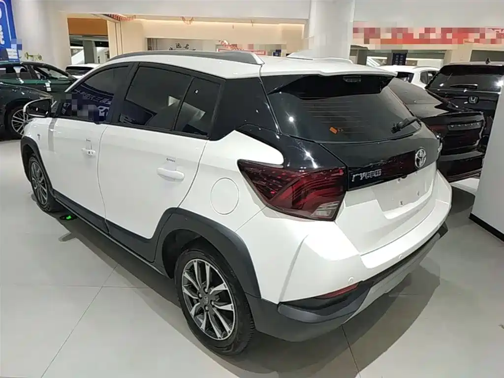 Toyota Yaris L 2022 — фото 5