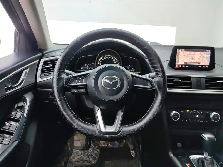Mazda 3 Axela 2018 — фото 15