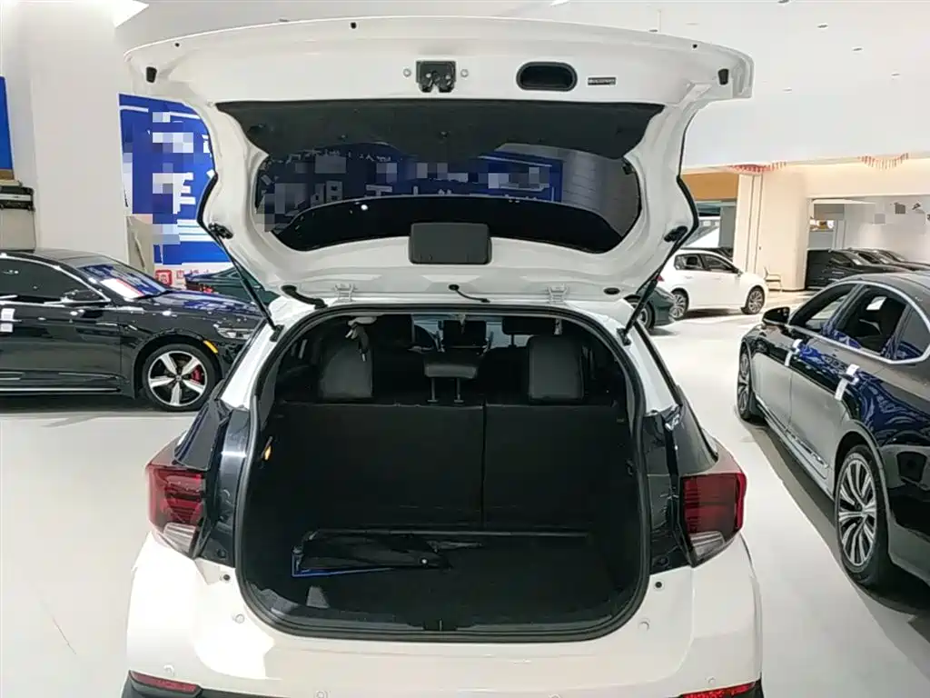 Toyota Yaris L 2022 — фото 19