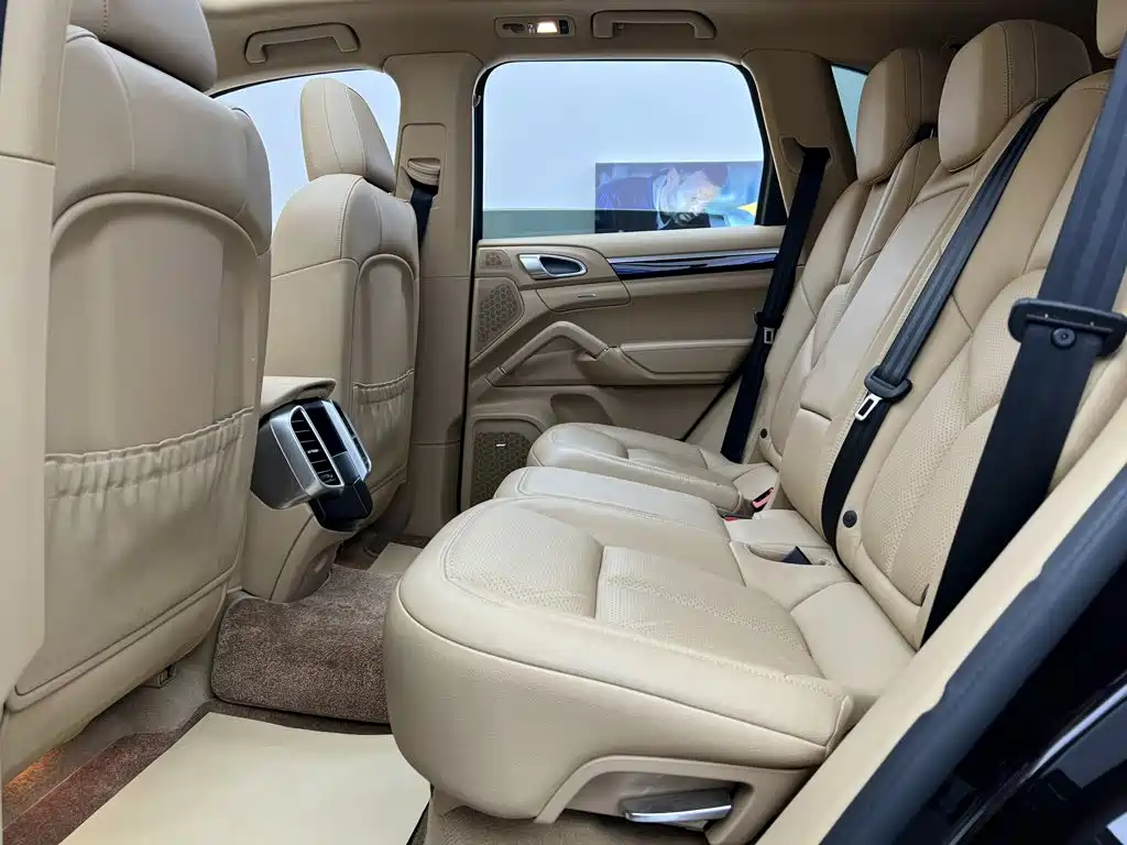Porsche Cayenne 2016 — фото 17