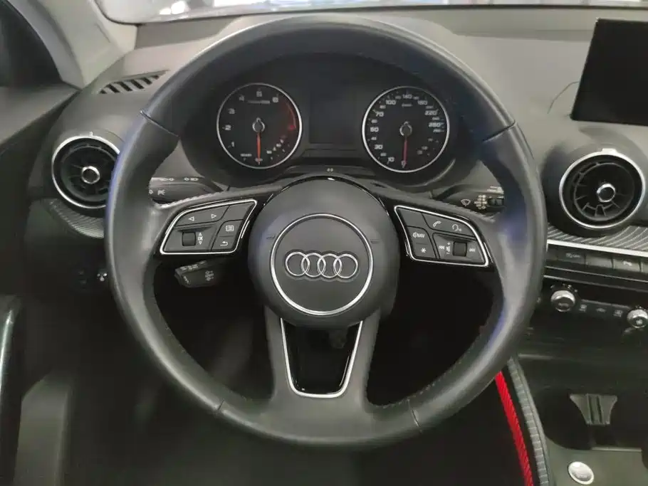 Audi Q2L 2020 — фото 15