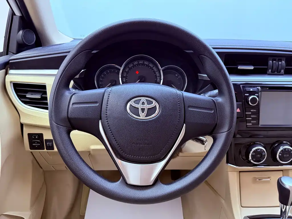 Toyota Corolla 2015 — фото 12