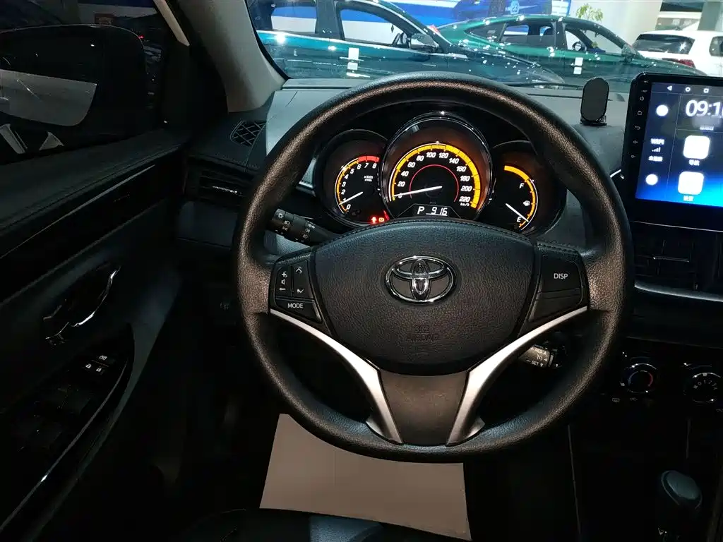 Toyota Yaris L 2022 — фото 11
