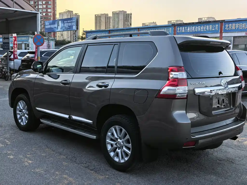 Toyota Prado 2017 — фото 7