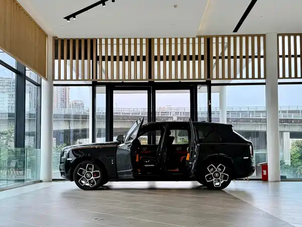 Rolls-Royce Cullinan 2025