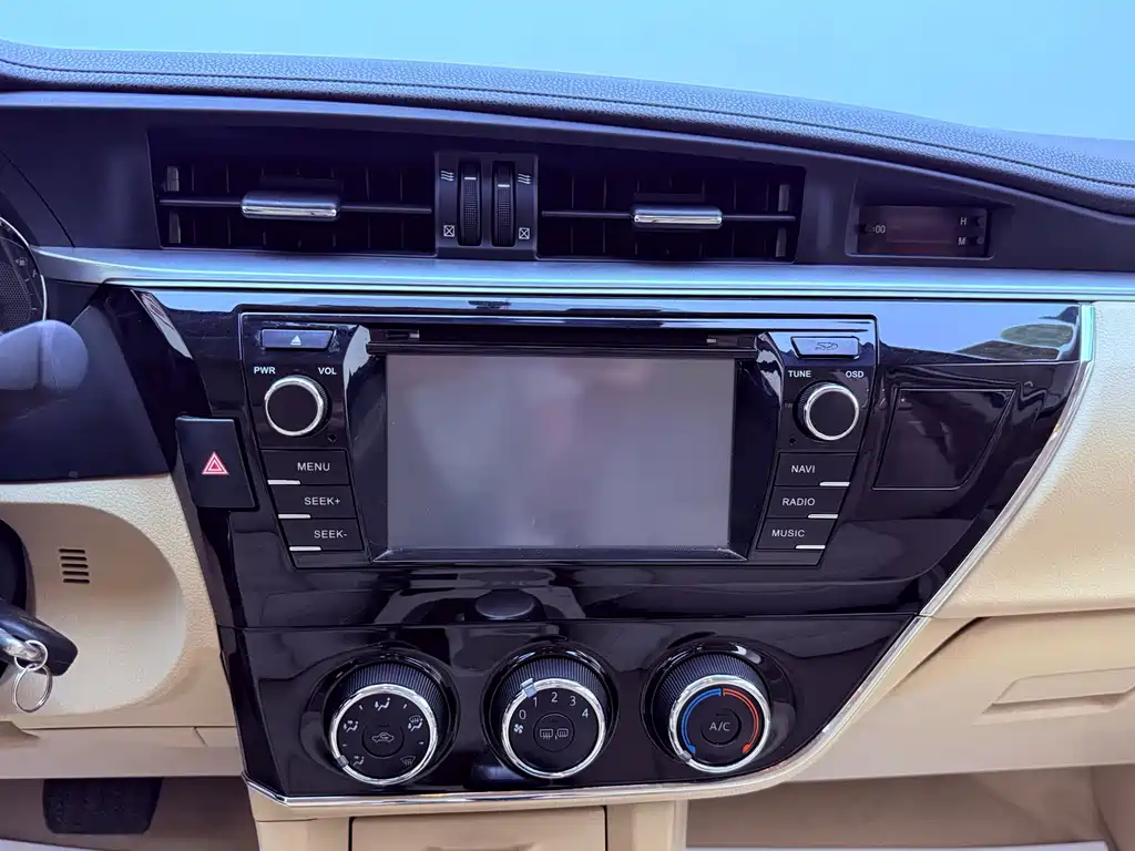 Toyota Corolla 2015 — фото 14