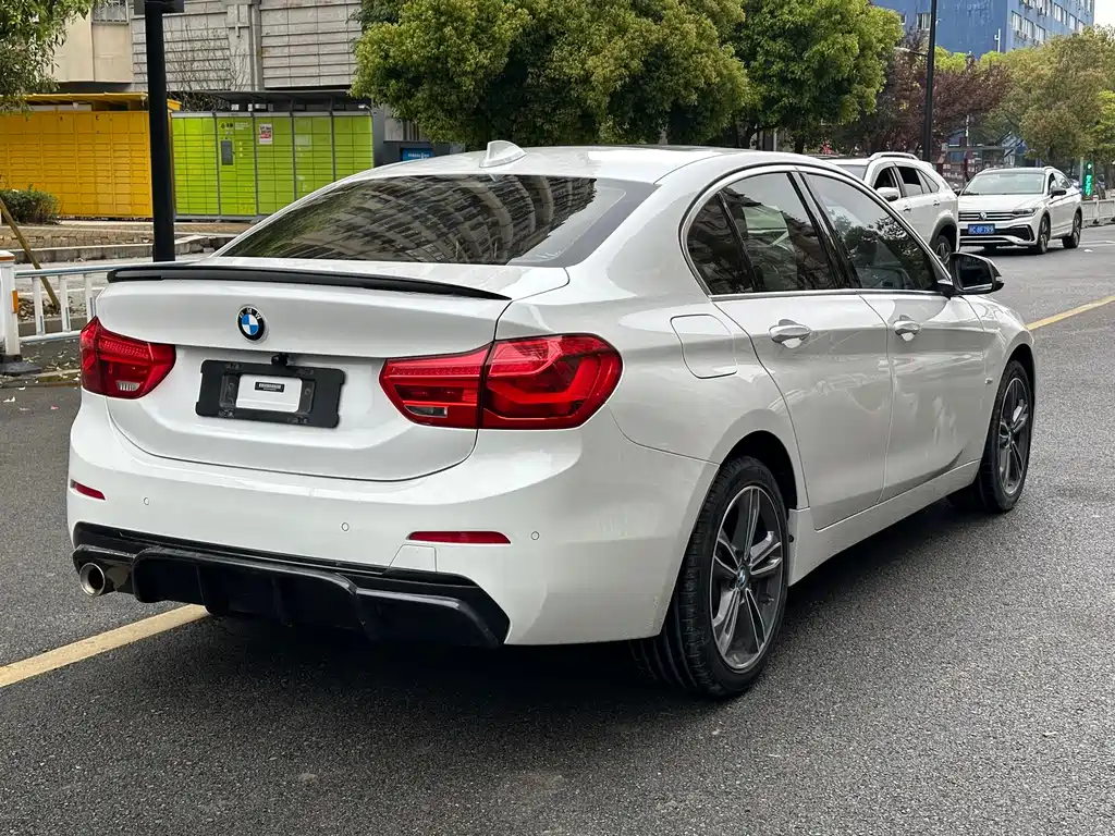 BMW 1 Series 2018 — фото 8