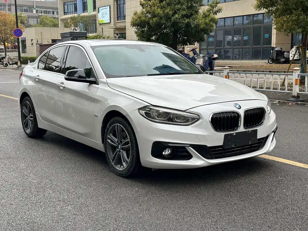 BMW 1 Series 2018 — фото 3