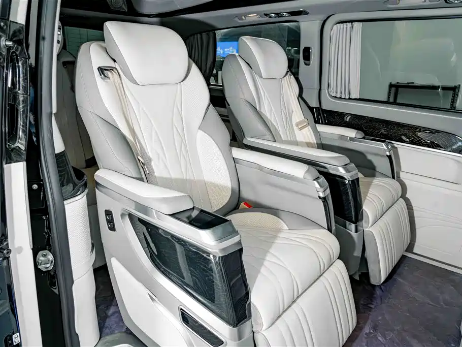 Mercedes-Benz V-Class 2024 — фото 23