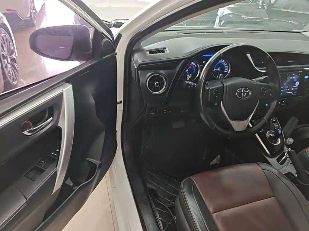Toyota Corolla 2019 — фото 16