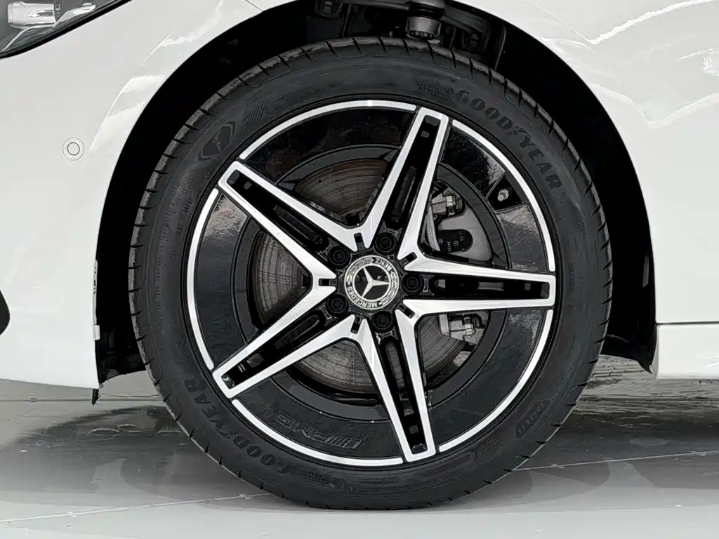 Mercedes-Benz C-Class 2025 — фото 11