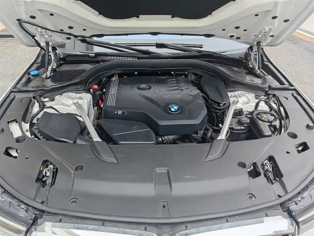 BMW 6 Series GT 2024 — фото 17