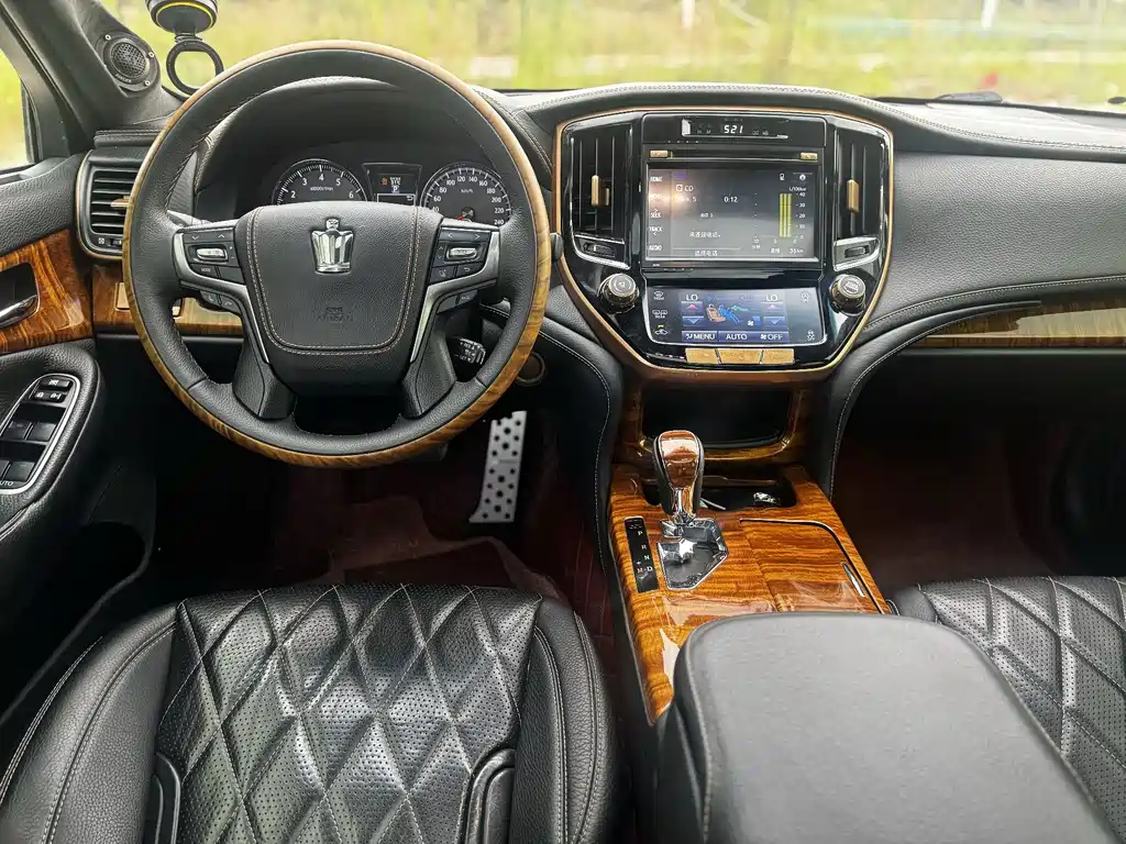 Toyota Crown 2019 — фото 18