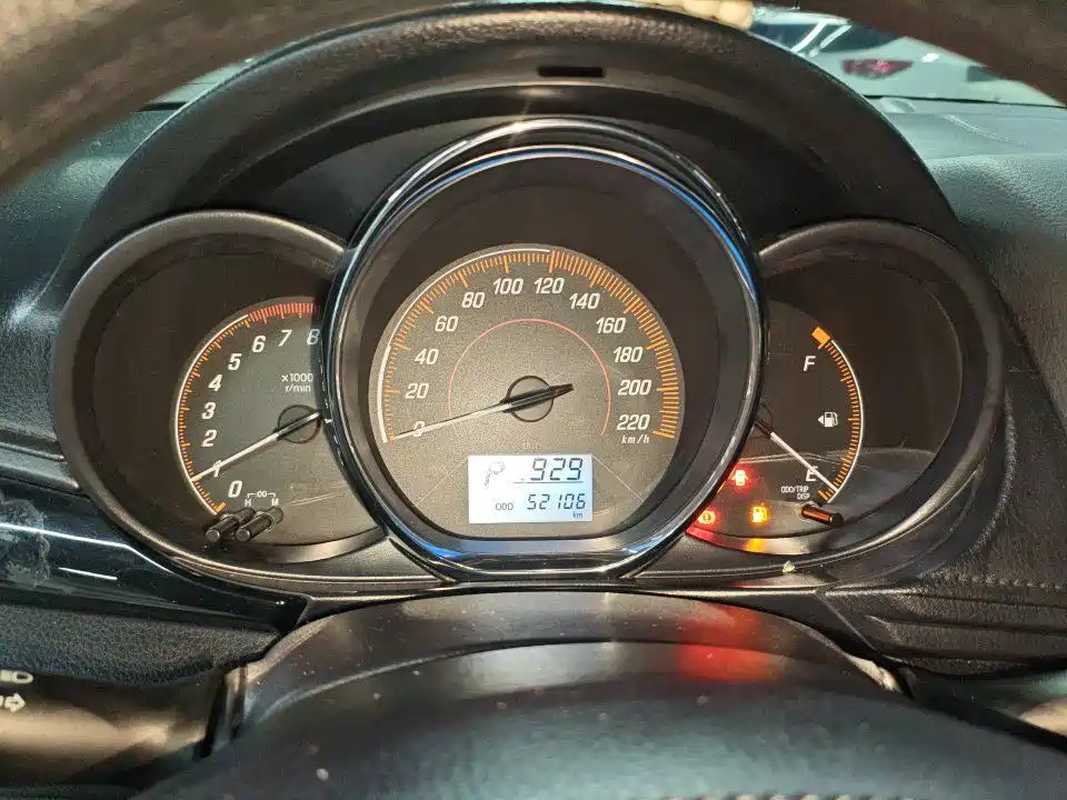 Toyota Yaris L 2022 — фото 10