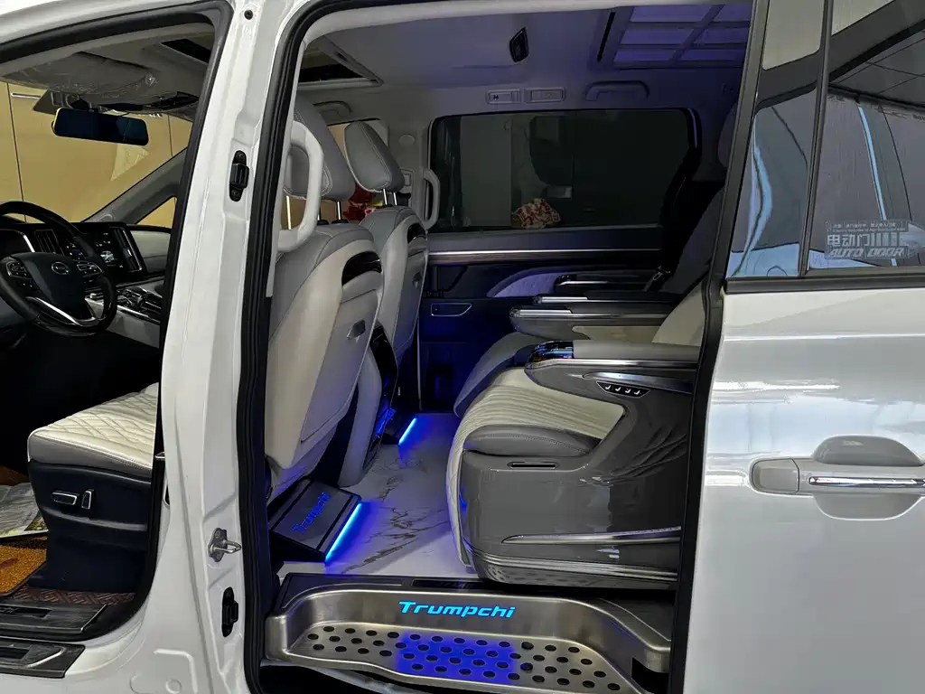 GAC Motor Trumpchi M8 2022 — фото 10