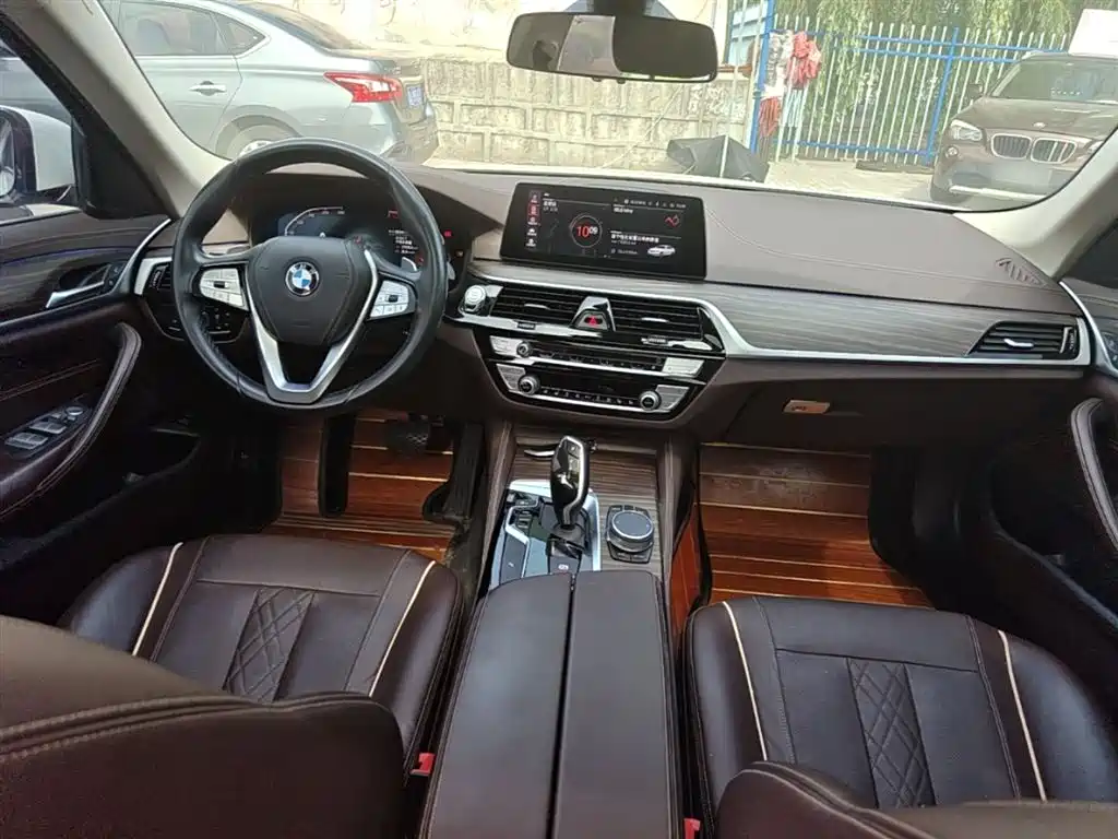 BMW 5 Series 2020 — фото 10