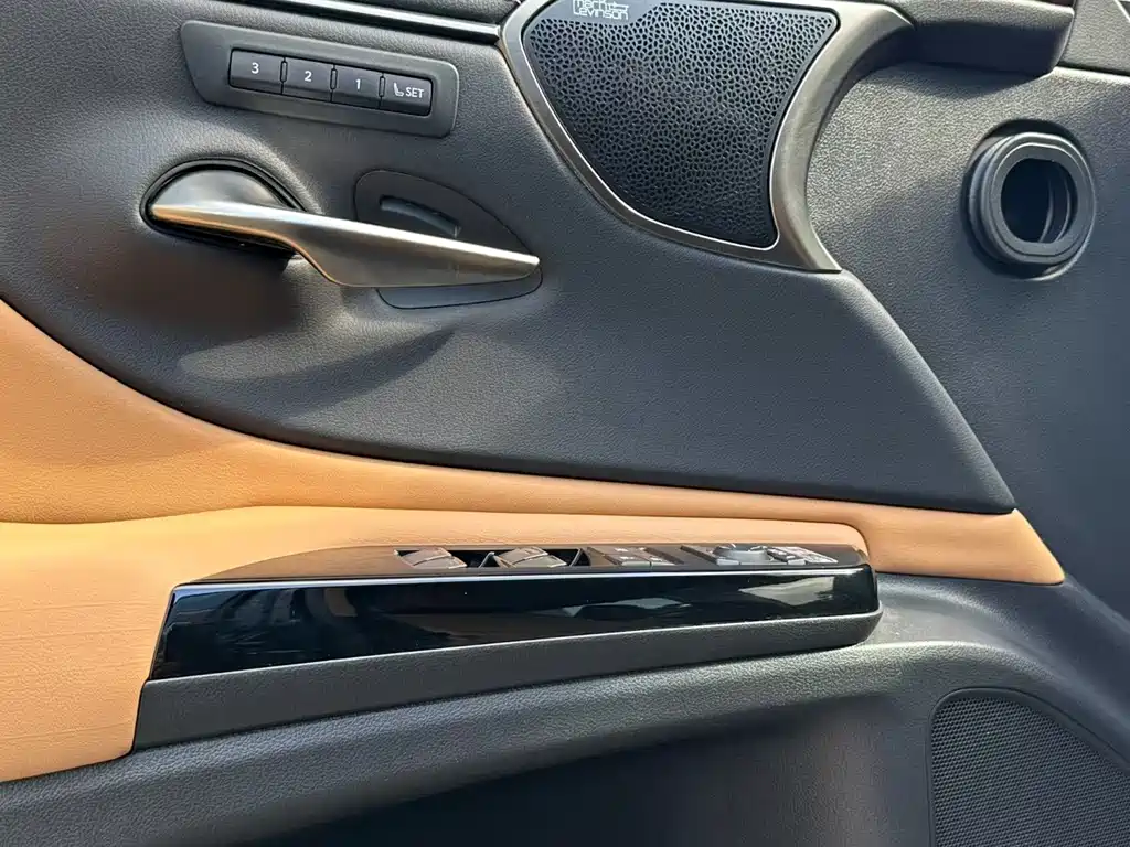 Lexus ES 2021
