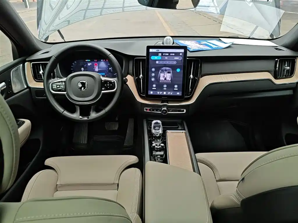 Volvo XC60 2025 — фото 10