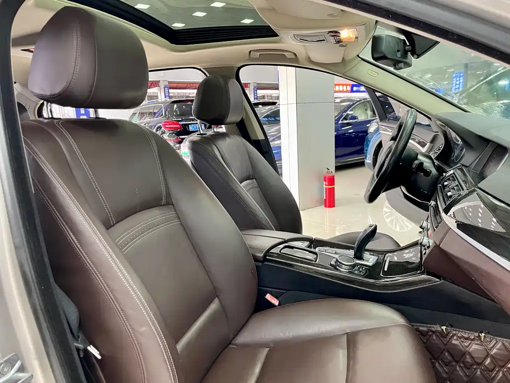 BMW 5 Series 2015 — фото 13