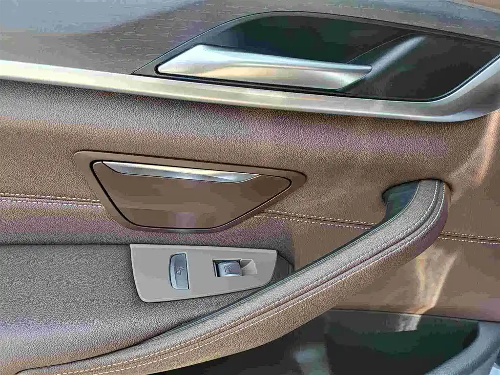BMW 5 Series 2023 — фото 16