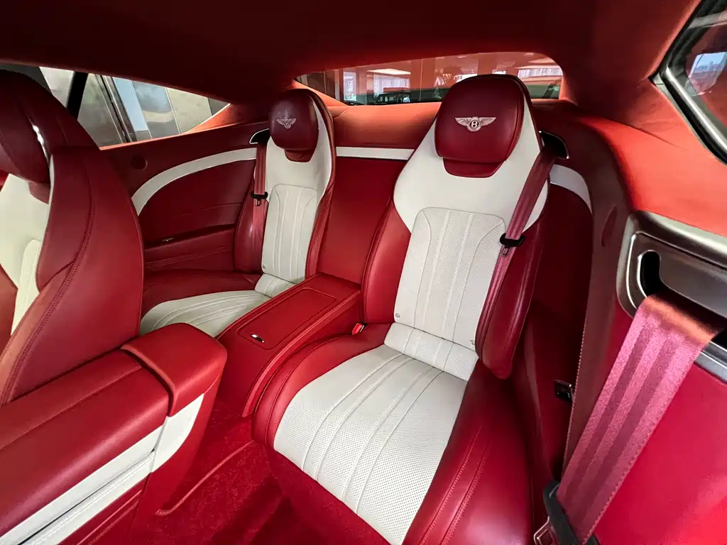 Bentley Continental 2024 — фото 12