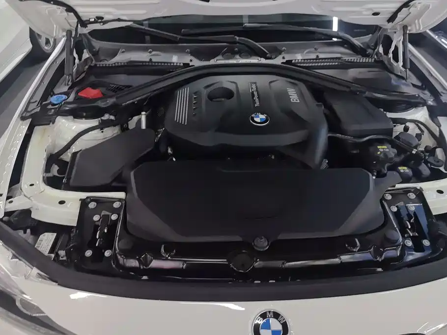 BMW 3 Series 2019 — фото 10
