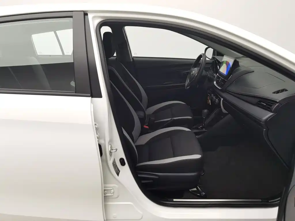 Toyota Yaris L 2022 — фото 23