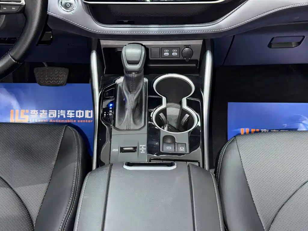 Toyota Highlander 2024 — фото 13