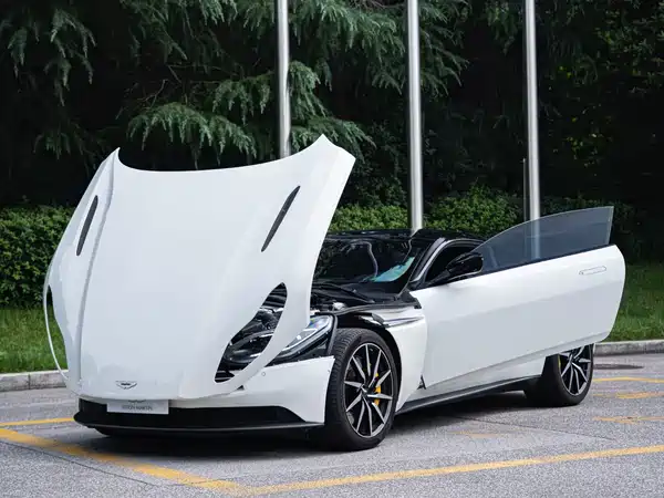 Aston Martin DB11 2019