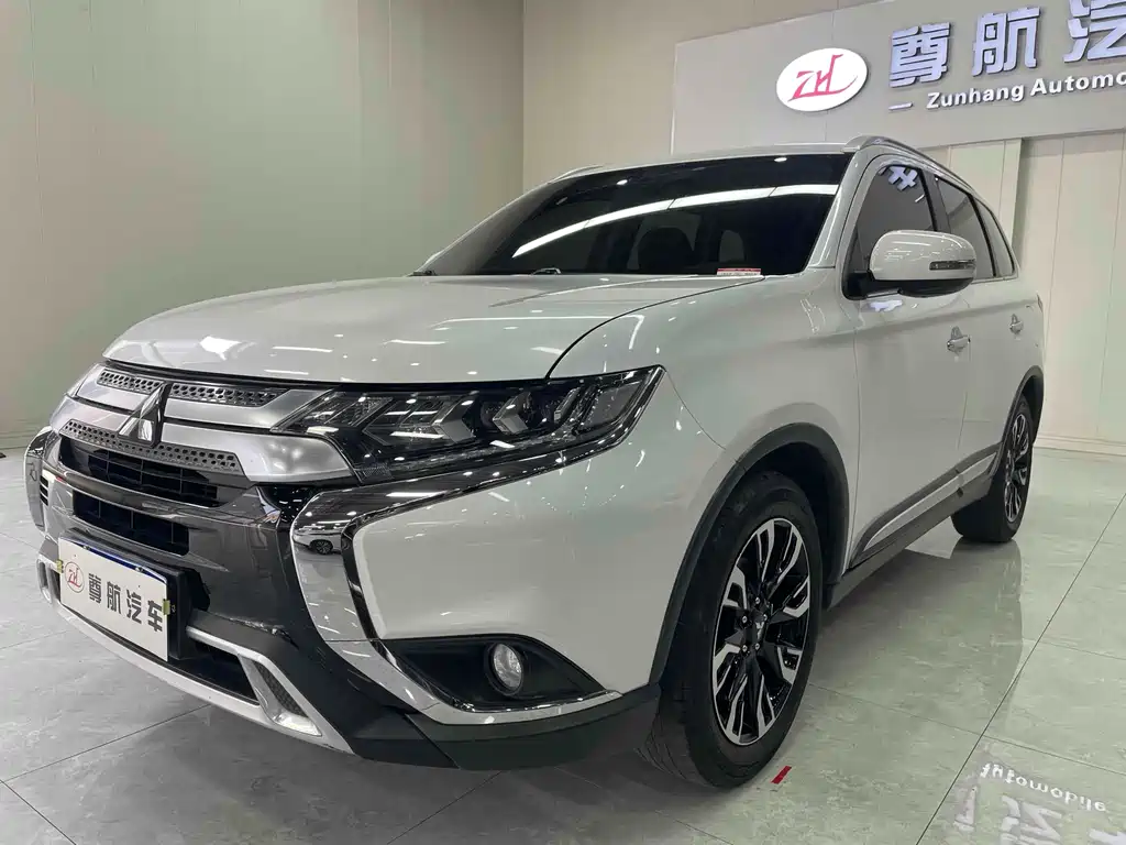 Mitsubishi Outlander 2021 — фото 4