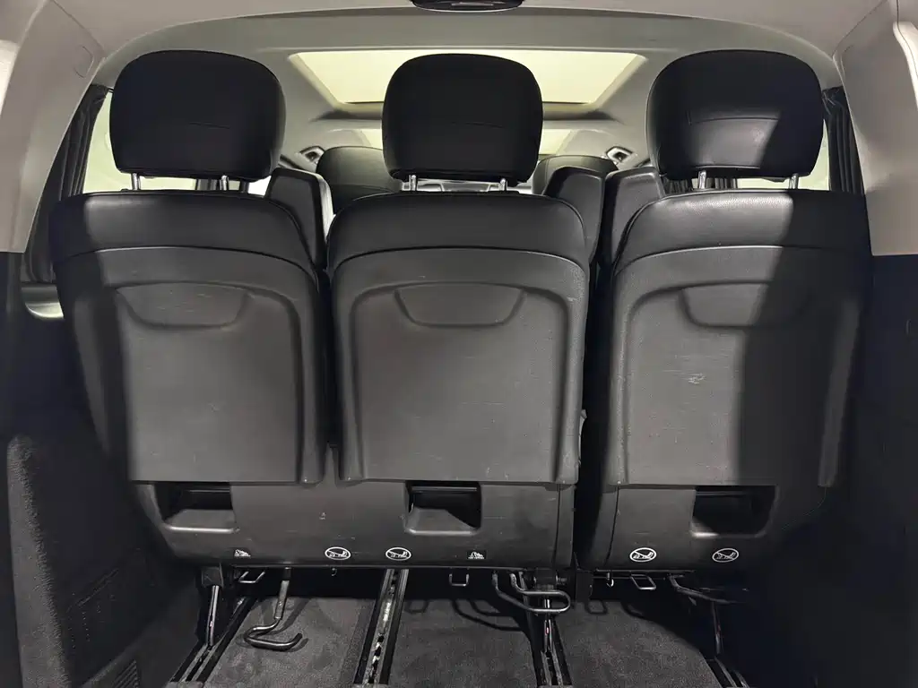 Mercedes-Benz V-Class 2020 — фото 20