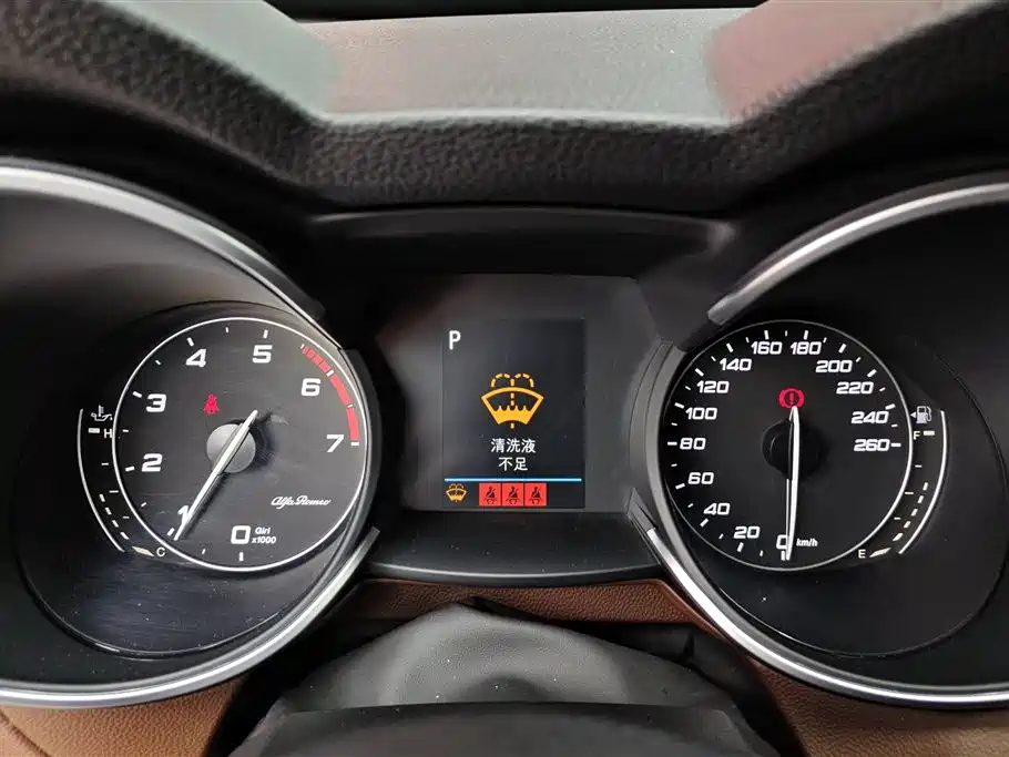 Alfa Romeo Stelvio 2017 — фото 14