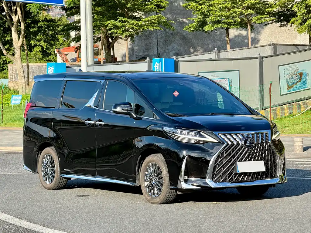 Lexus LM 2020