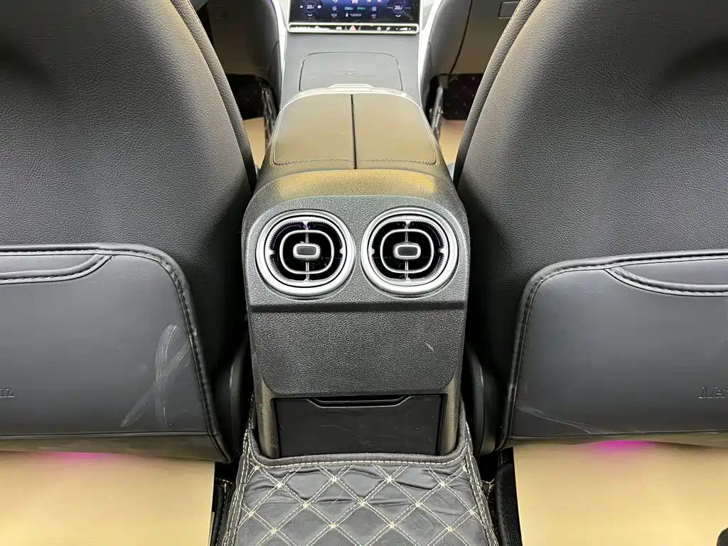 Mercedes-Benz C-Class 2025 — фото 30