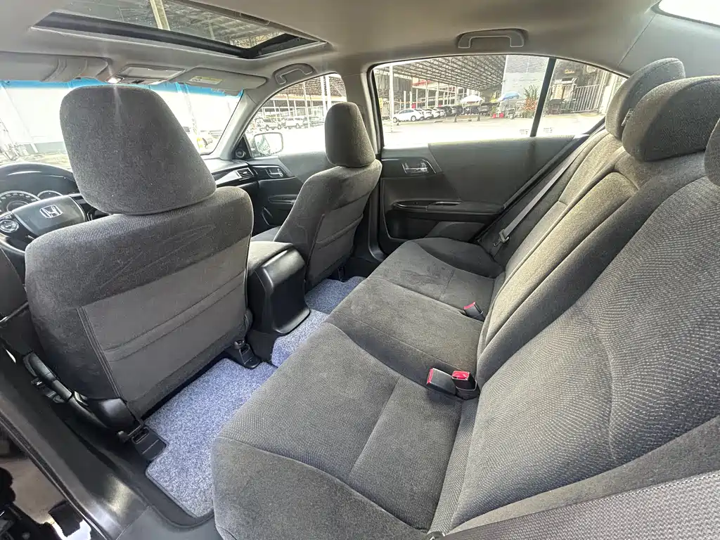 Honda Accord 2018 — фото 10