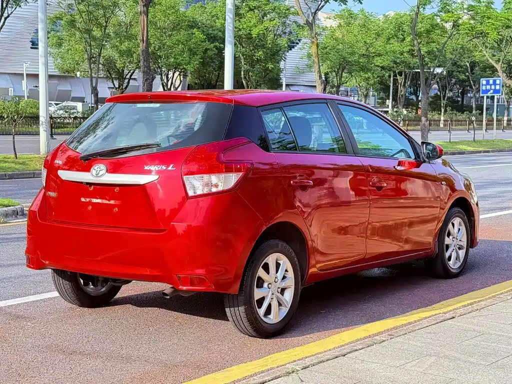 Toyota Yaris L 2014