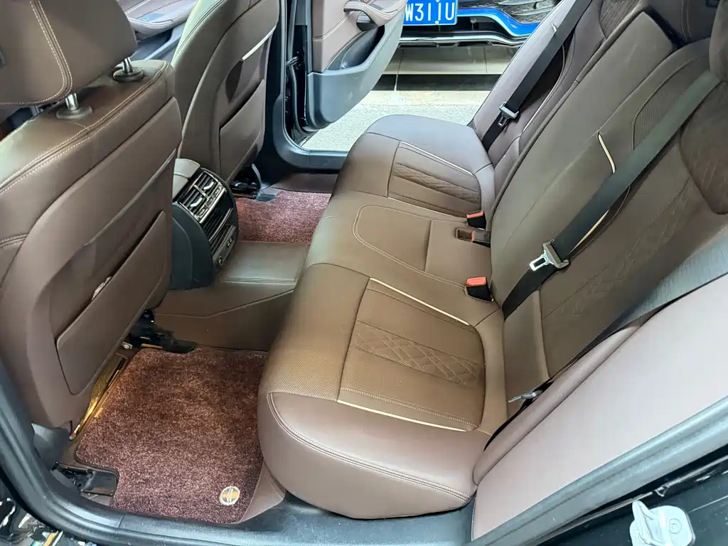 BMW 5 Series 2023 — фото 13