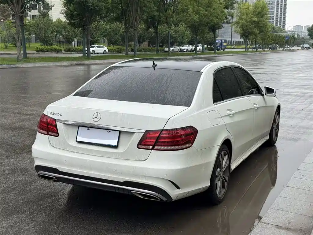 Mercedes-Benz E-Class 2015 — фото 9