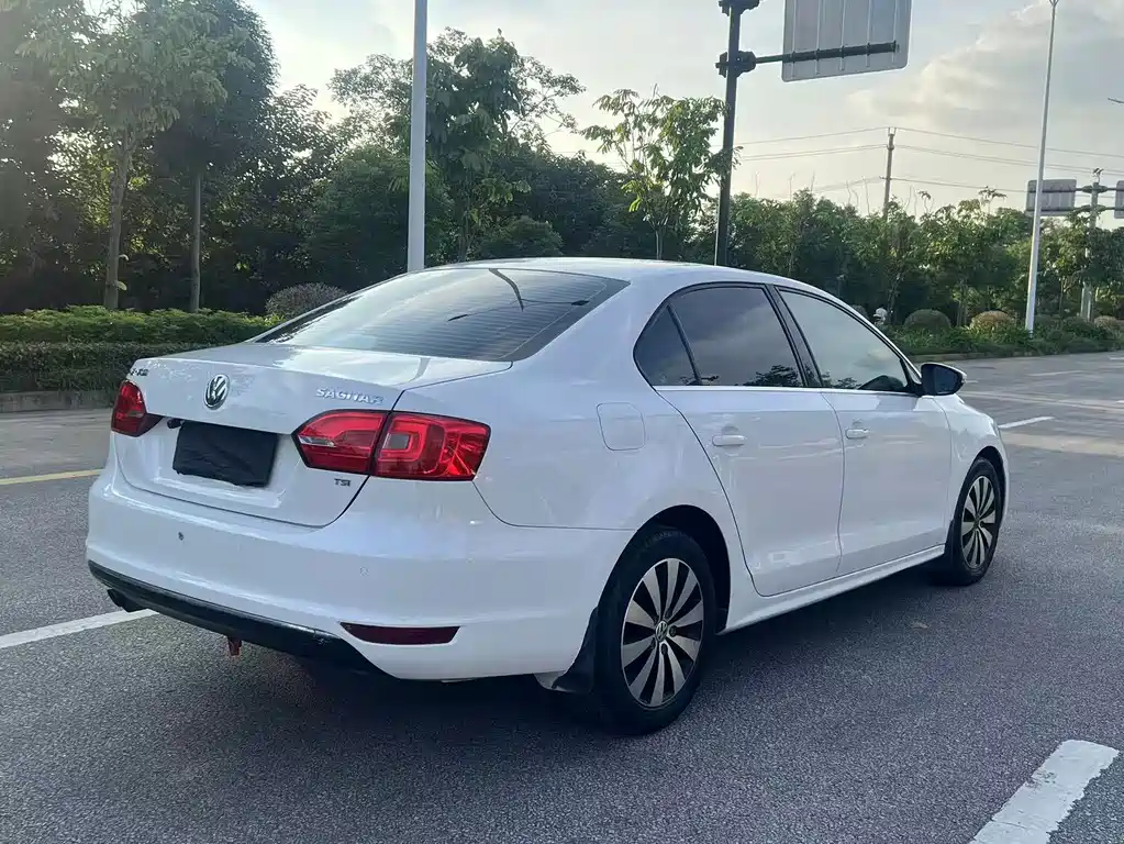 Volkswagen Sagitar 2012