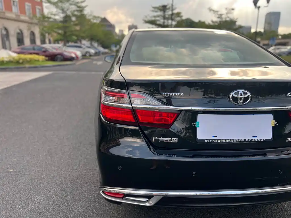 Toyota Camry 2017 — фото 12