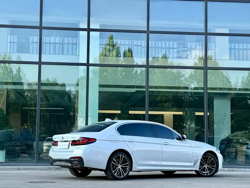 BMW 5 Series 2021 — фото 18