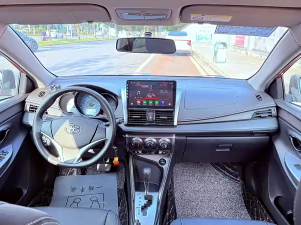 Toyota Yaris L 2014