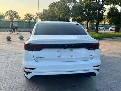 Geely Emgrand 2023