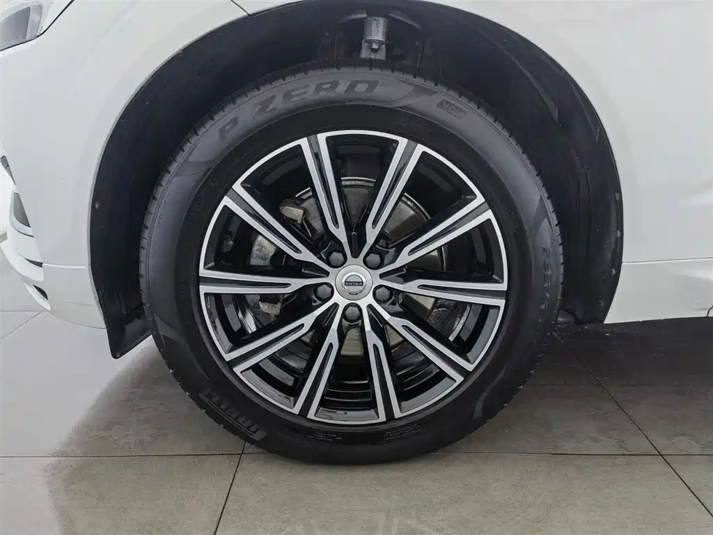 Volvo XC60 2021 — фото 17